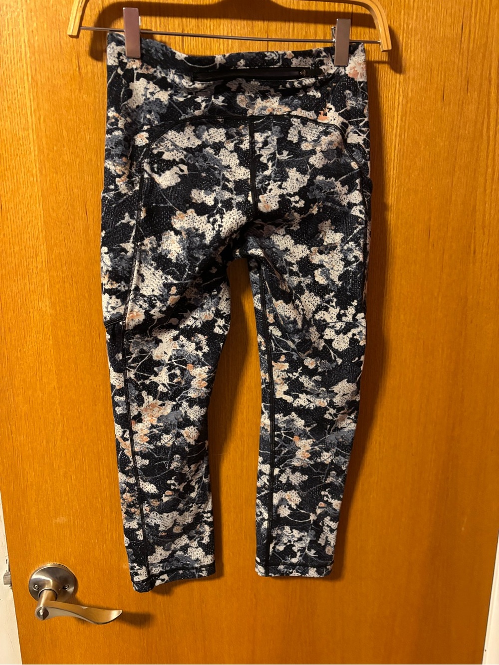 Lululemon Speed Up Crops - Picture 2 of 6